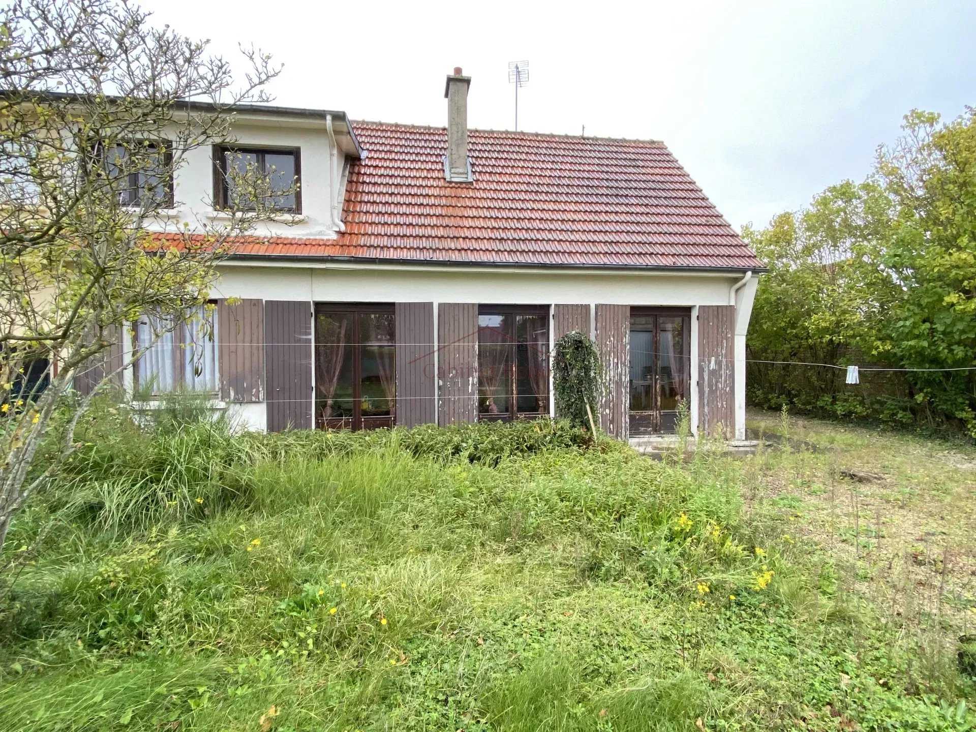 Rumah di Chauny, Aisne 12304530
