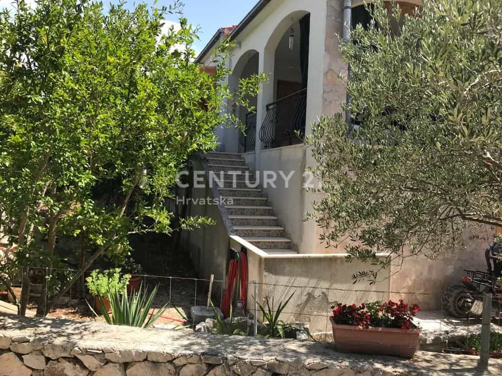 Residential in Supetar, Split-Dalmatia County 12304886