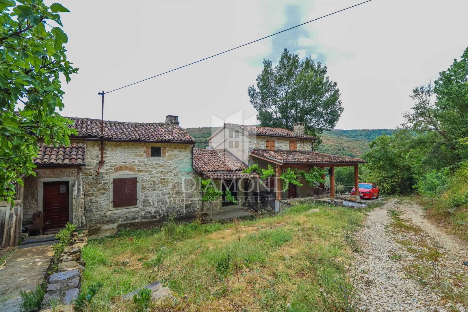 loger dans Motovun, Istarska Zupanija 12305033