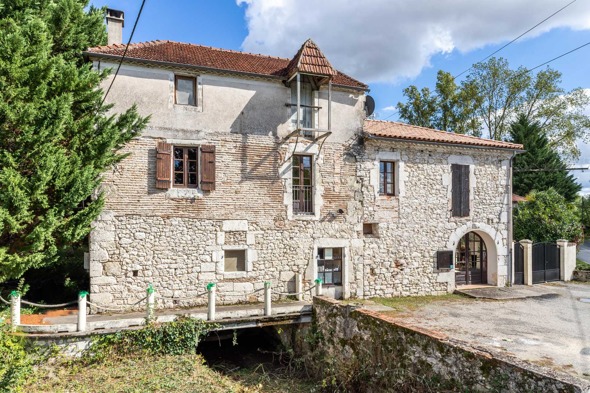 Rumah di Dausse, Nouvelle-Aquitaine 12305756