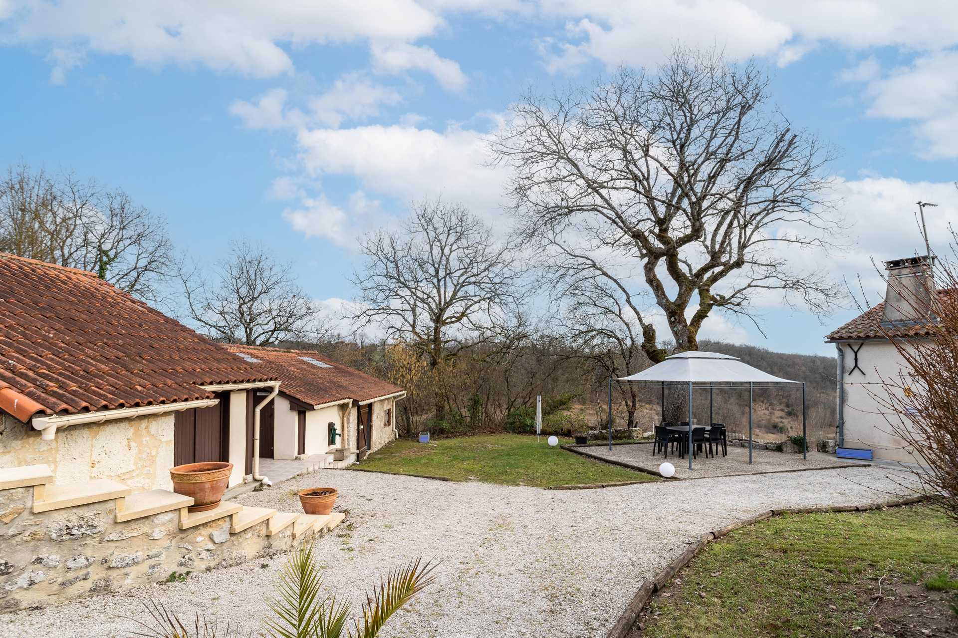 Rumah di Laroque-Timbaut, Nouvelle-Aquitaine 12305776
