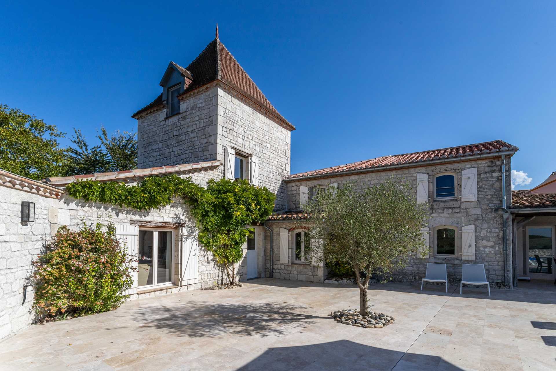 Dom w Montaigu-de-Quercy, Occitanie 12305802