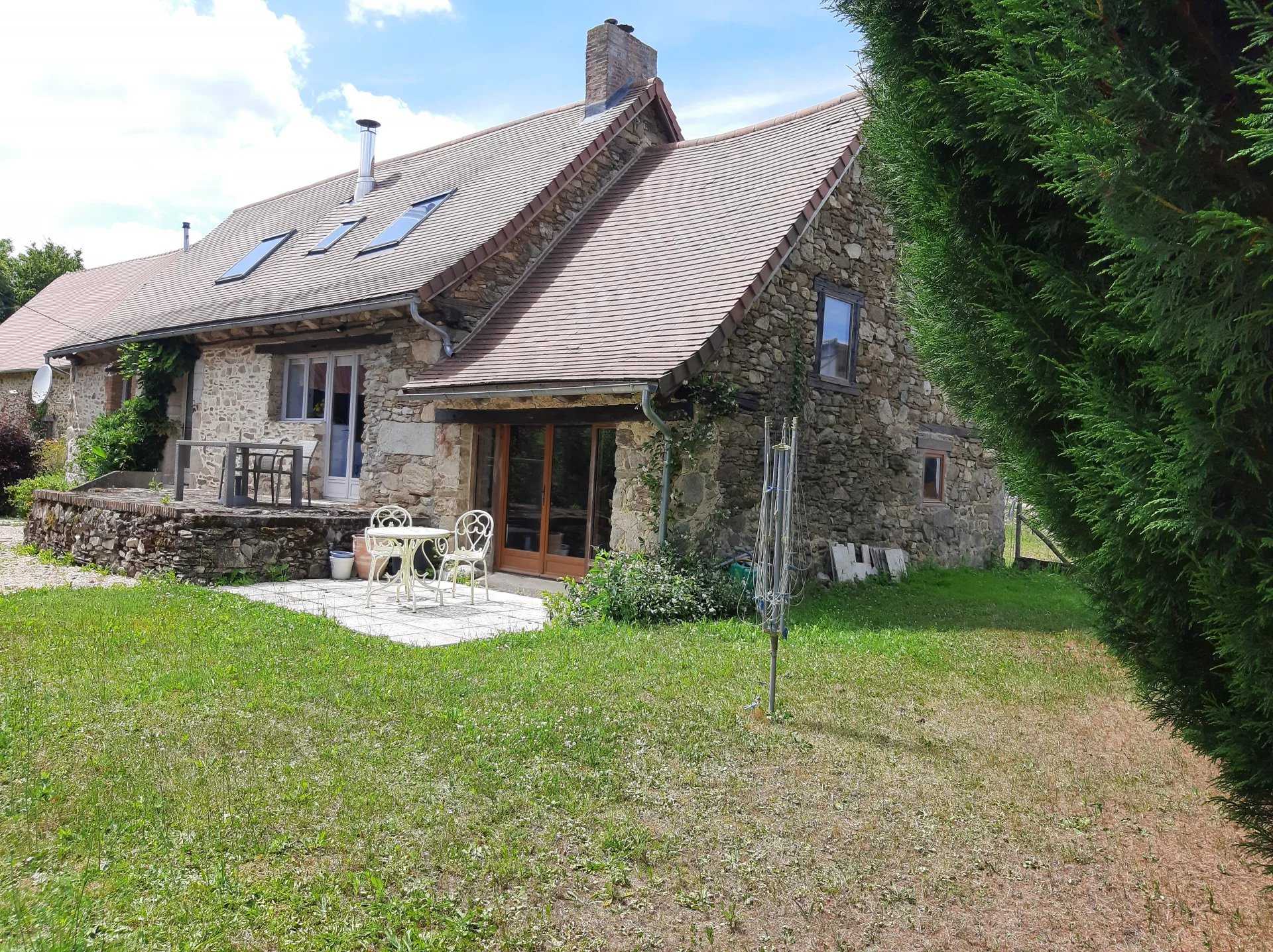 жилой дом в Ladignac-le-Long, Nouvelle-Aquitaine 12305883