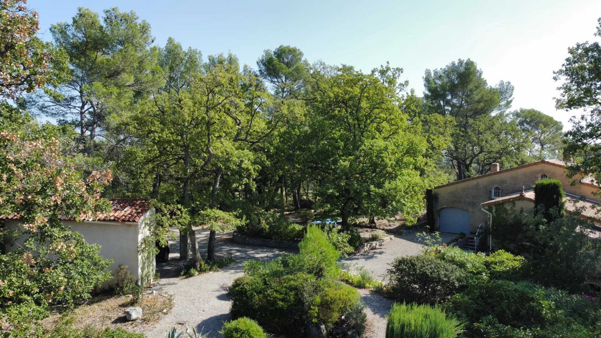 집 에 Seillans, Provence-Alpes-Côte d'Azur 12305939