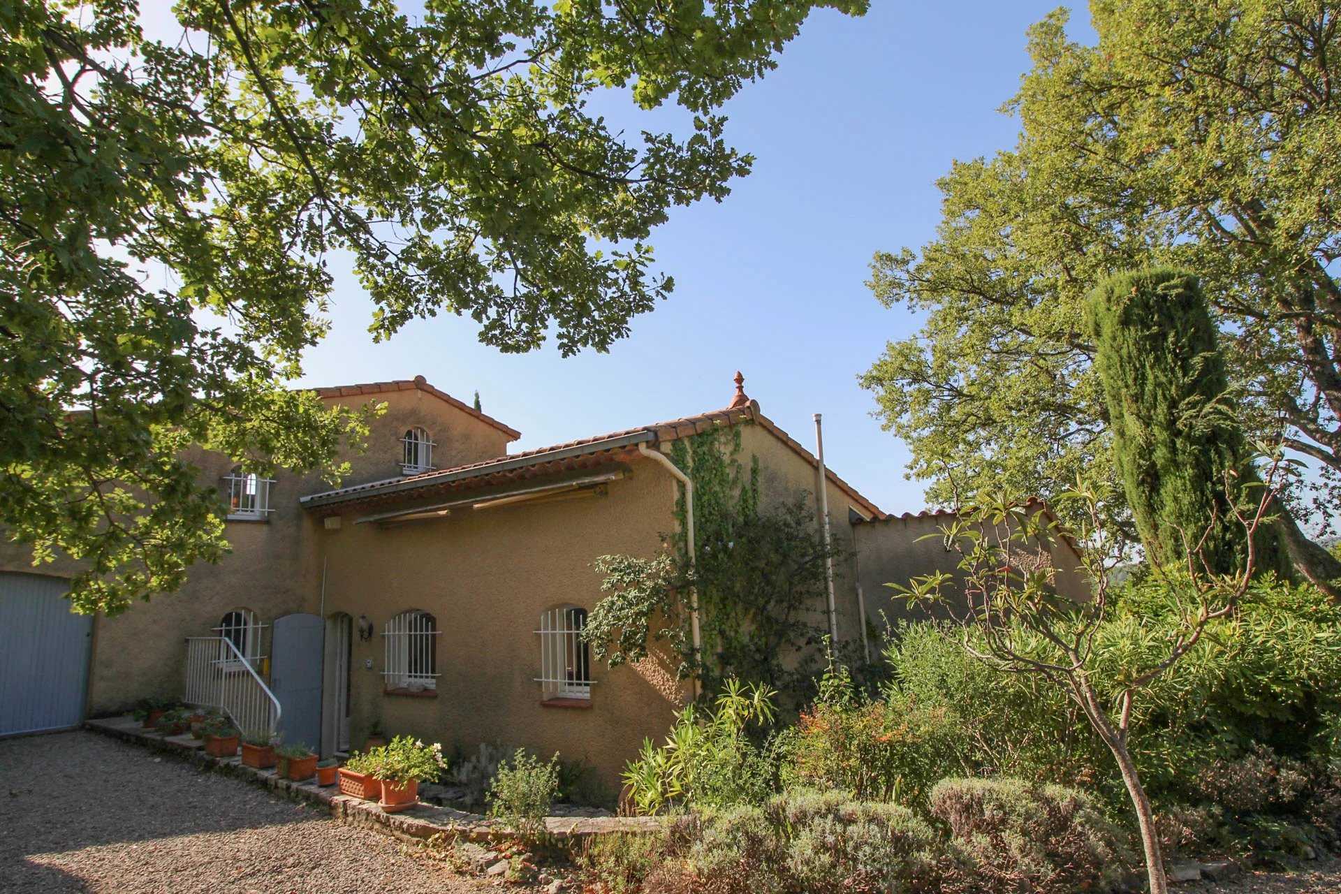집 에 Seillans, Provence-Alpes-Côte d'Azur 12305939