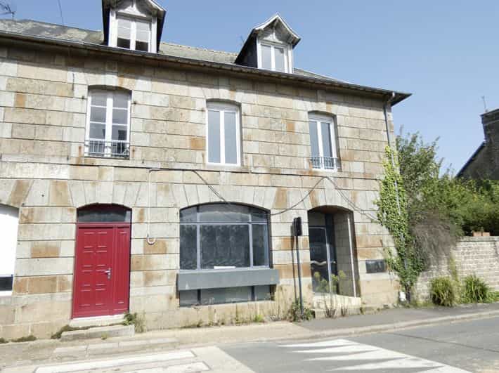жилой дом в Сен-Жорж-де-Рейнтембо, Бретань 12307511