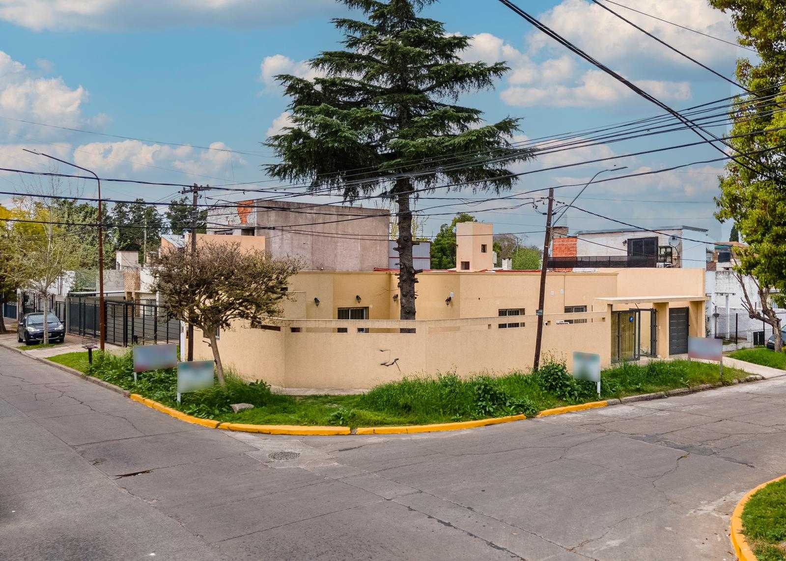 House in Ituzaingo, Buenos Aires 12307592