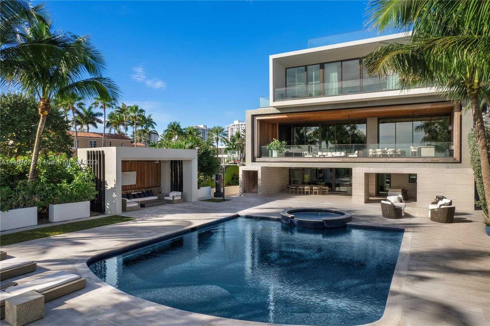 House in Golden Beach, Florida 12307870