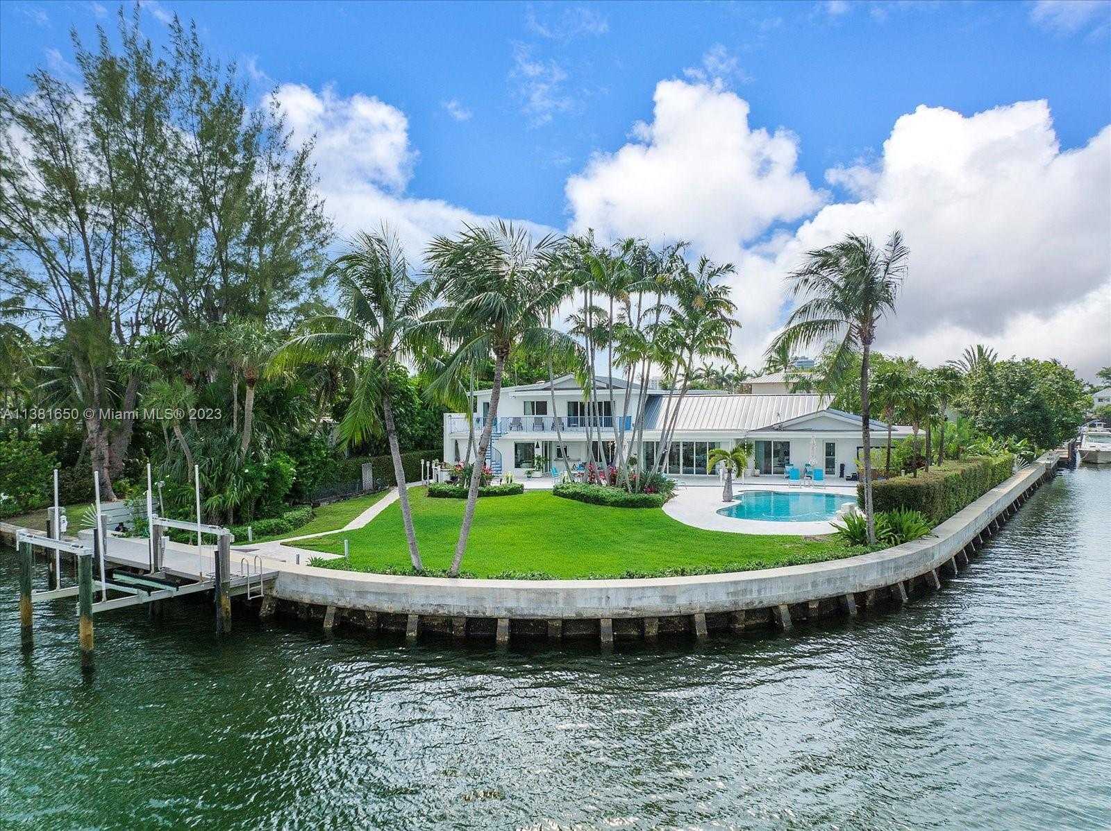 House in Surfside, Florida 12307906