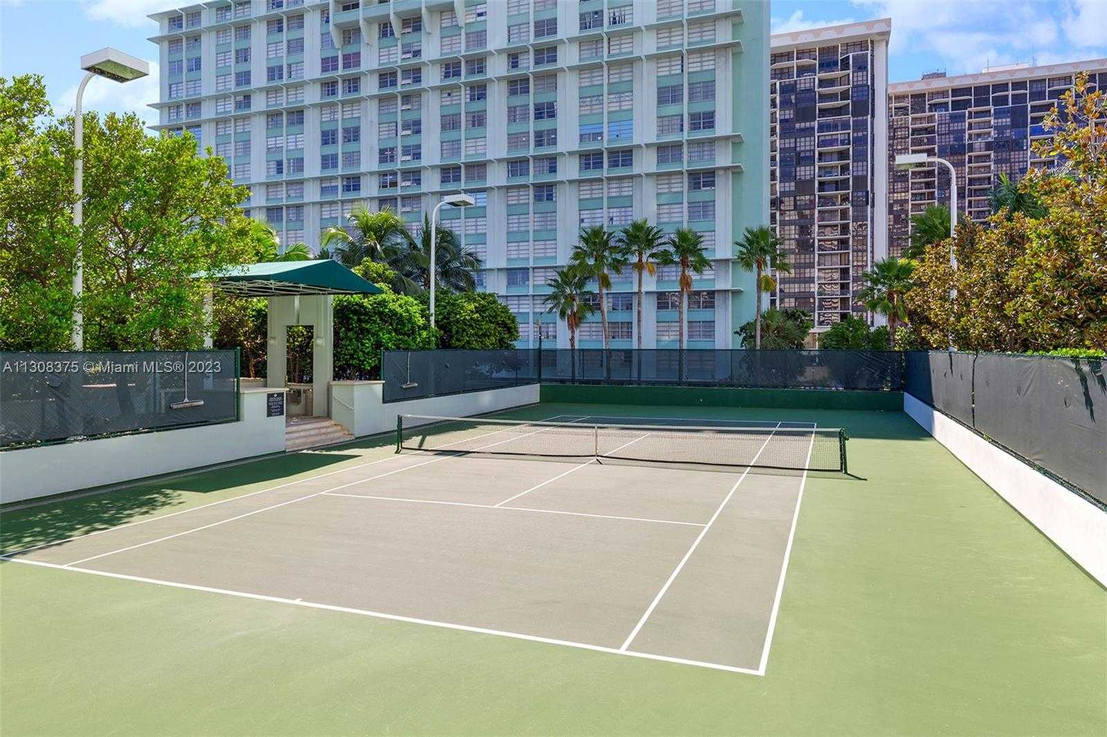 Condominium in Miami, Florida 12307942