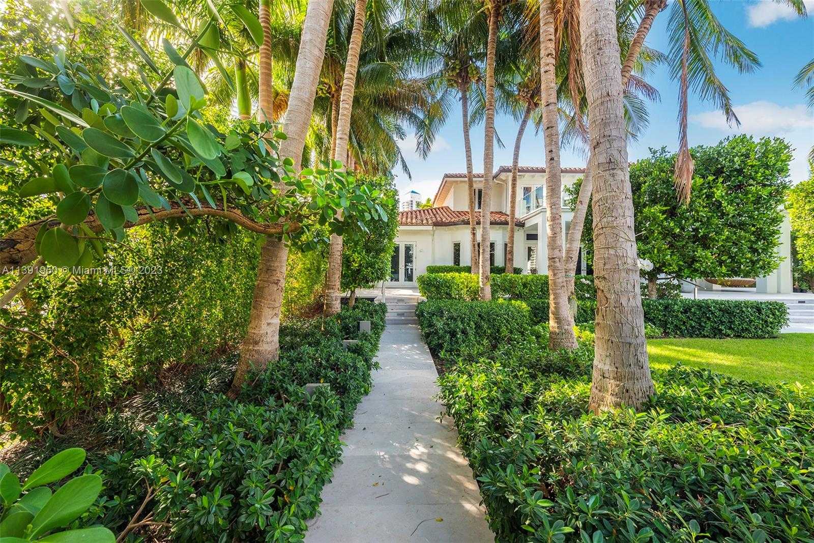 بيت في Golden Beach, Florida 12307945