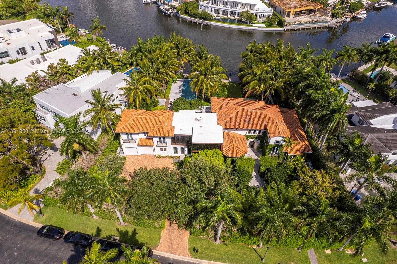 House in Golden Beach, Florida 12307945