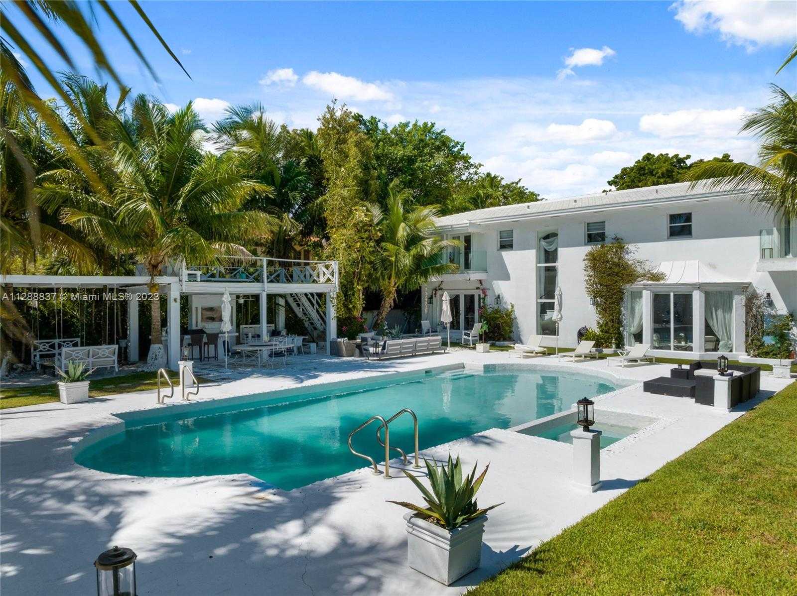 House in Miami, Florida 12307950