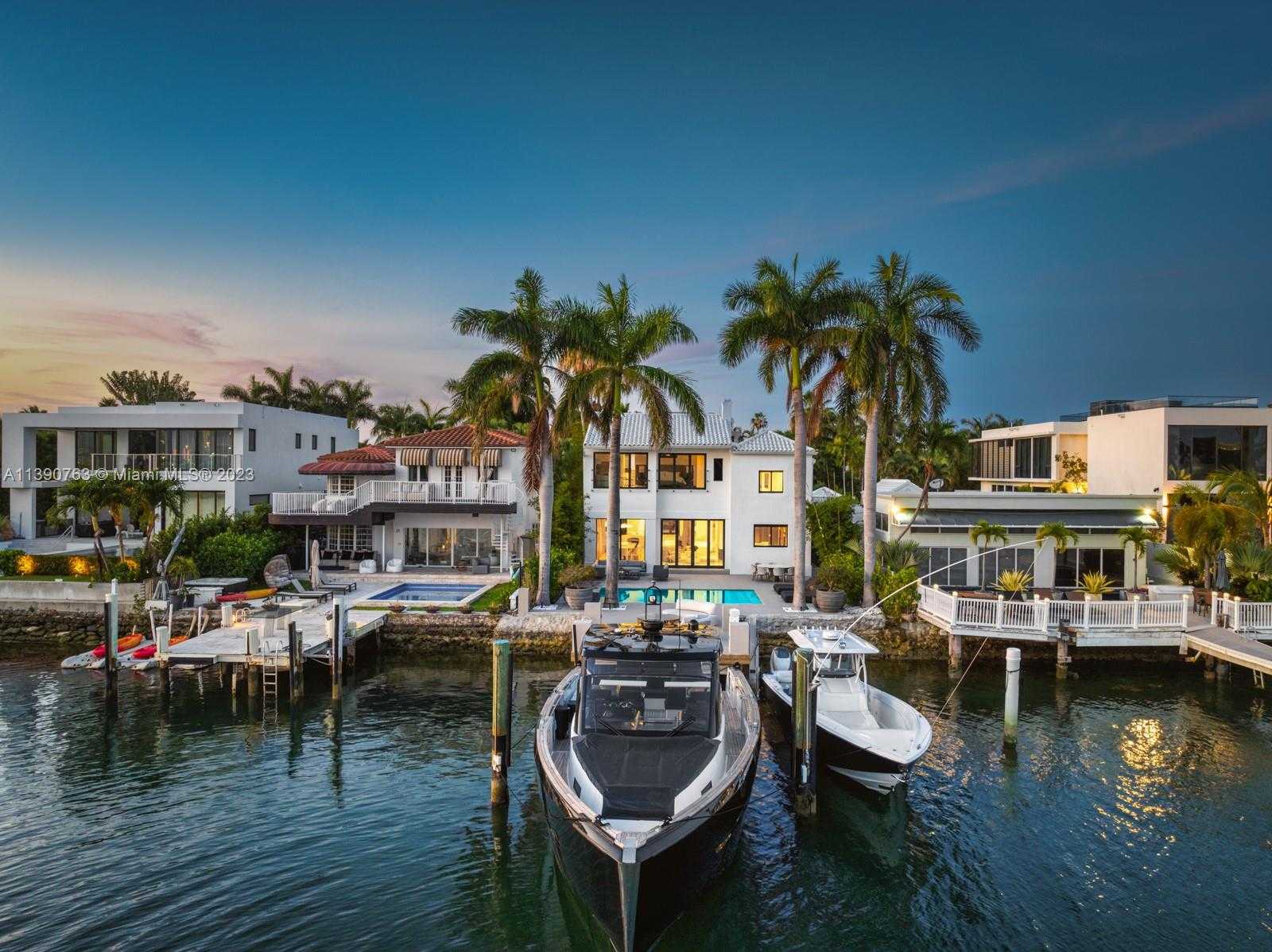 Rumah di pantai Miami, Florida 12308005