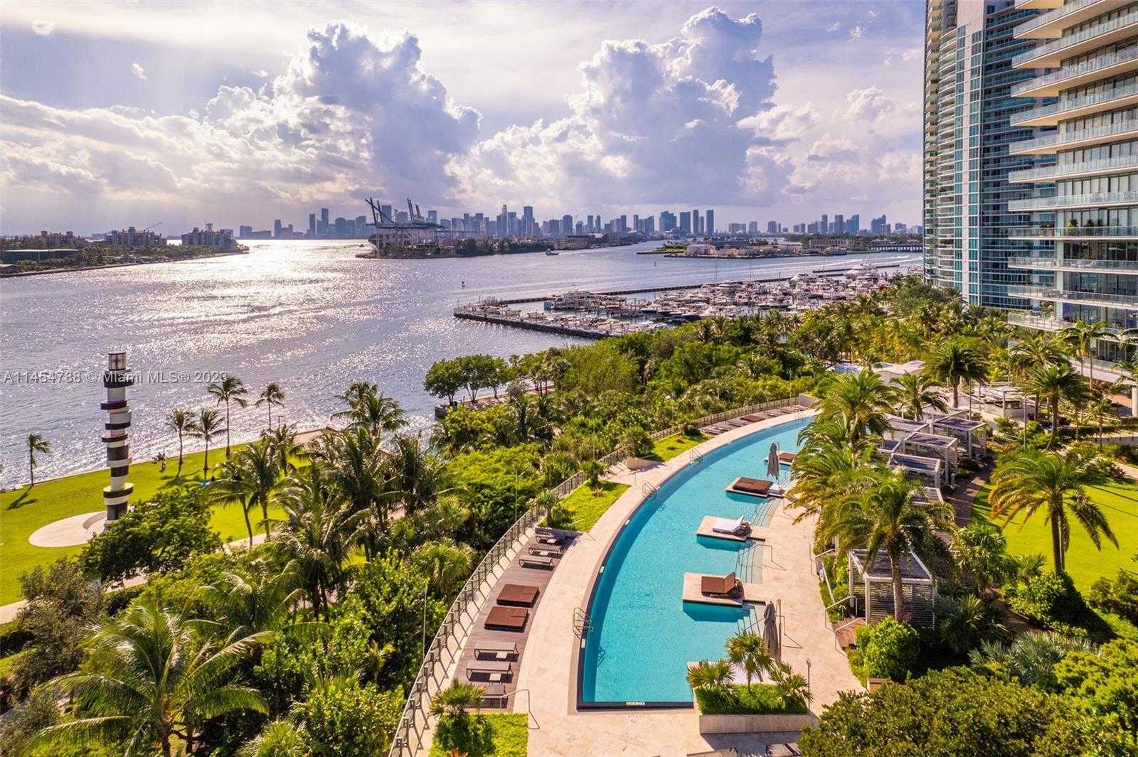 Condominium in Miami Beach, Florida 12308015