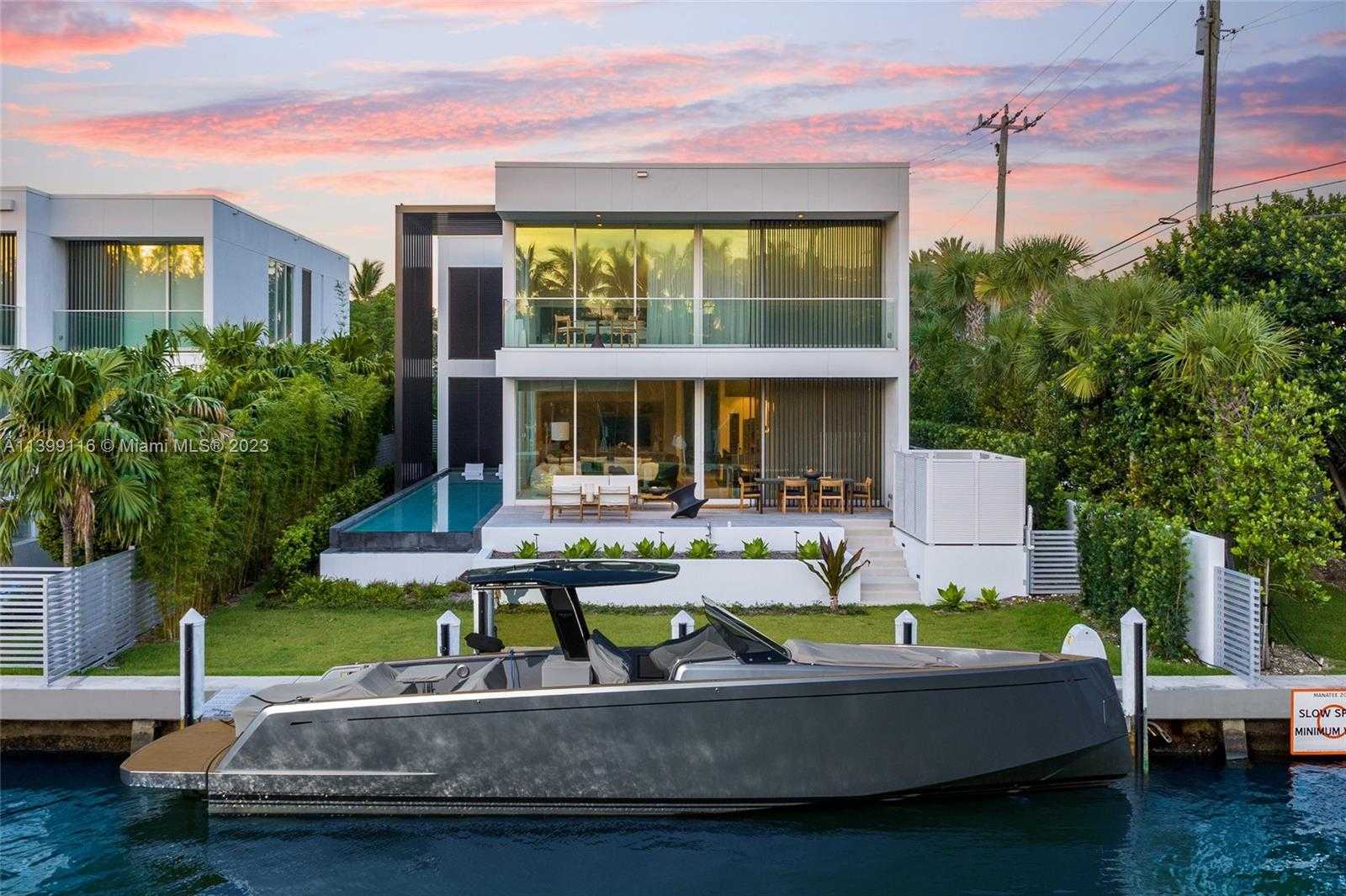 жилой дом в пляж Майами, Флорида 12308023