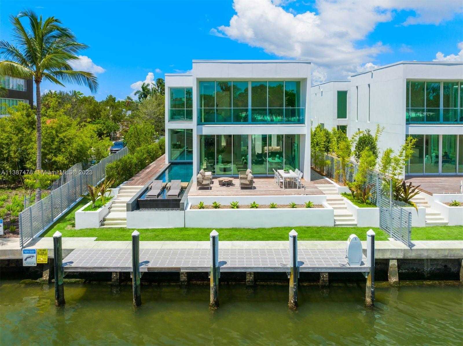 rumah dalam Pantai Miami, Florida 12308026