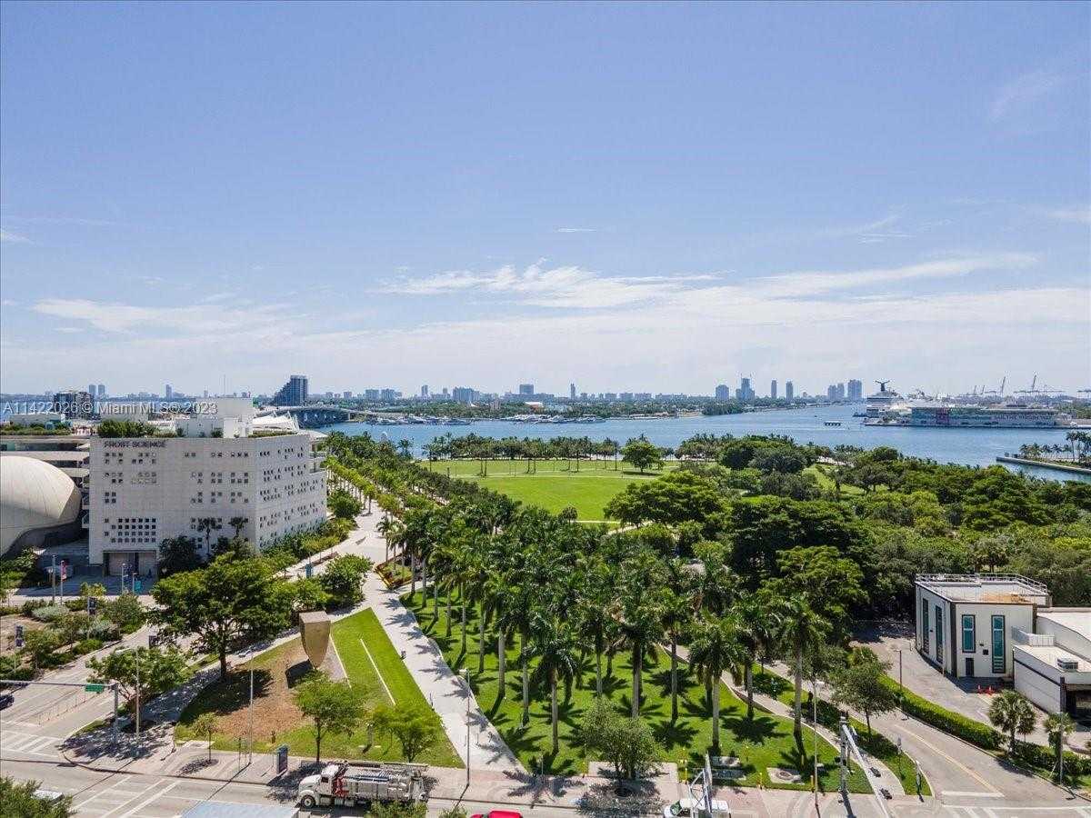 Condominium in Miami, Florida 12308028