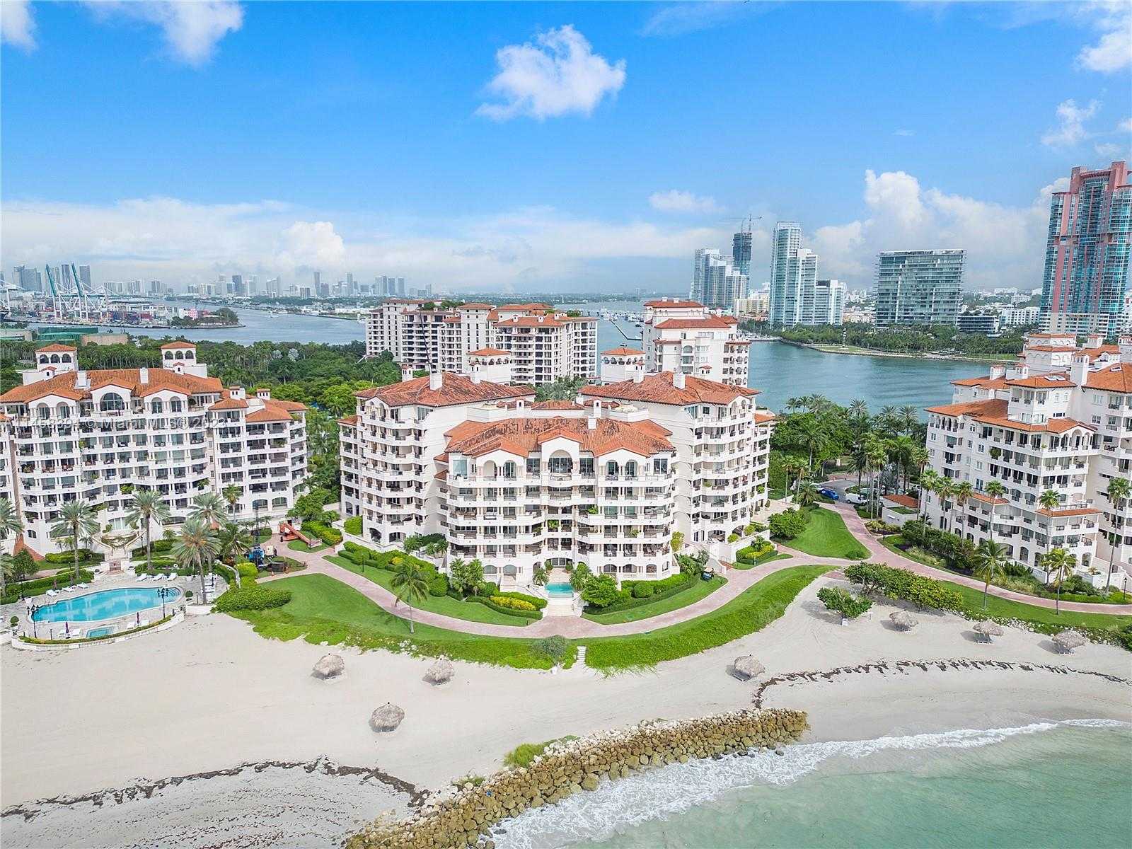 Condominium in Miami Beach, Florida 12308029