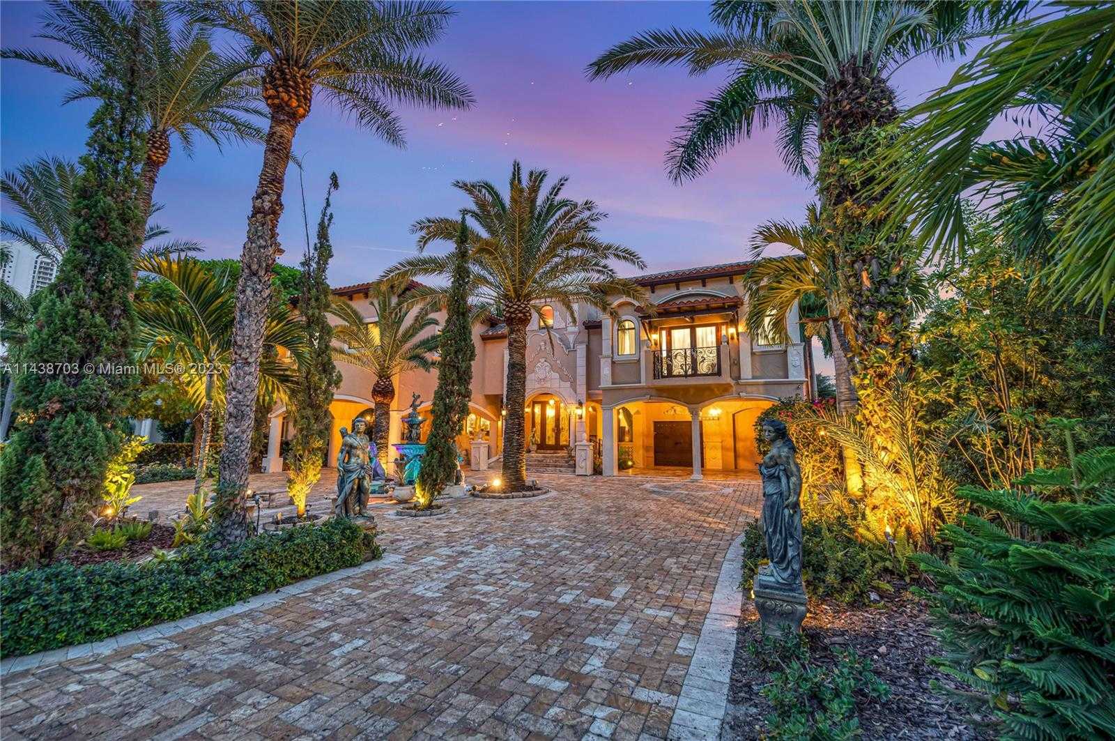 House in Sunny Isles Beach, Florida 12308043