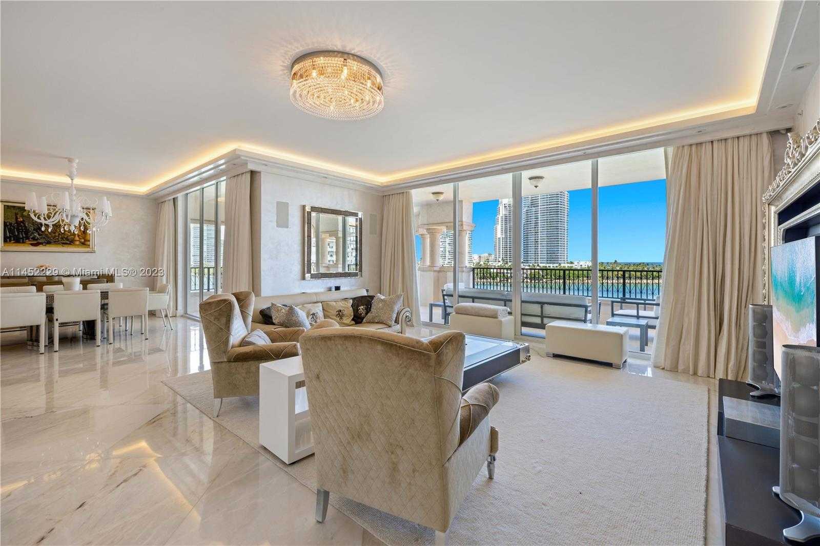 Condominium in Miami Beach, Florida 12308050
