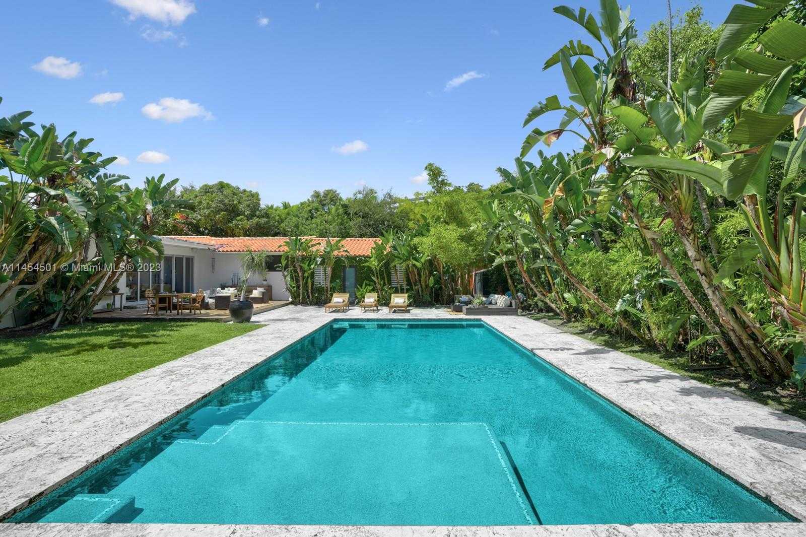 House in Miami, Florida 12308053