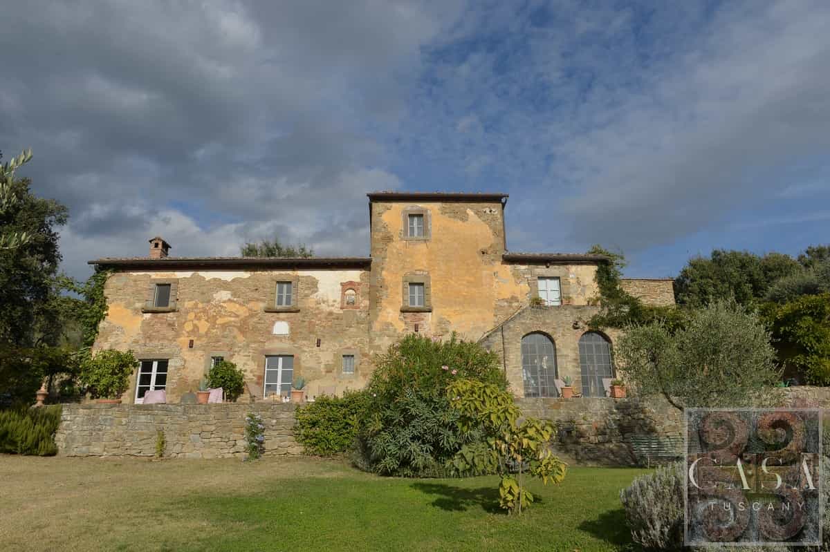 عمارات في Cortona, Tuscany 12308155