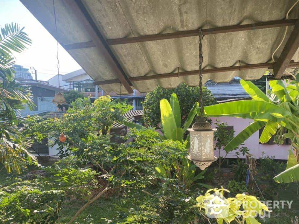 House in Ban Khlong Samrong, Samut Prakan 12308517
