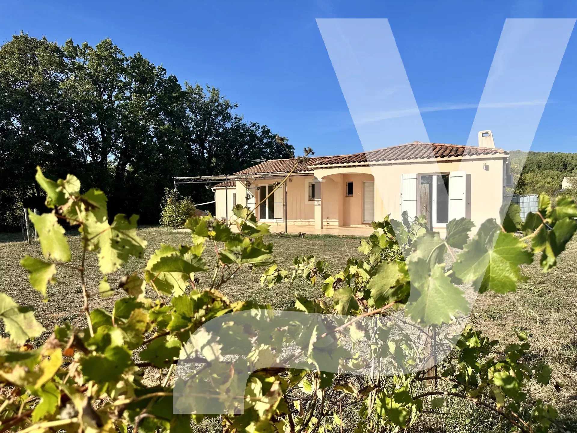 Talo sisään Villecroze, Provence-Alpes-Cote d'Azur 12309059