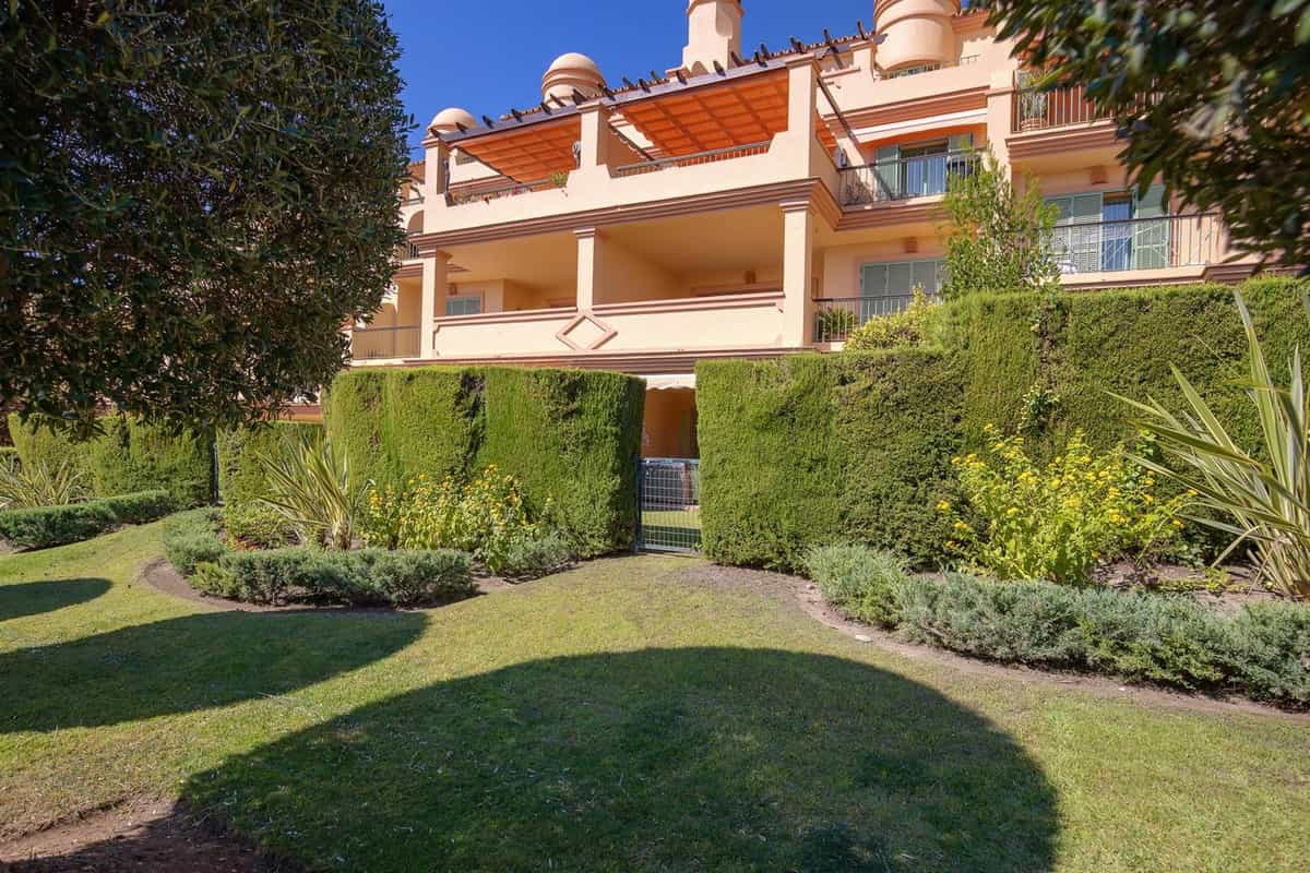 Condominium in Benahavís, Andalusia 12309716