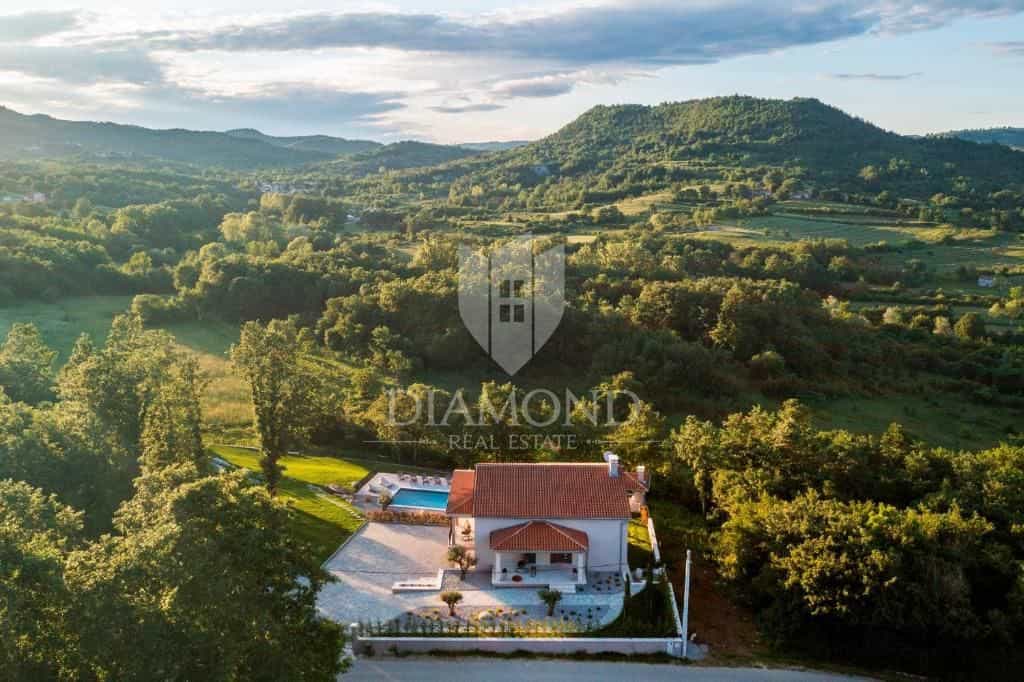 Rumah di Pićan, Istria County 12309828