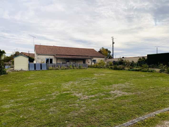 σπίτι σε Lizant, Nouvelle-Aquitaine 12310666