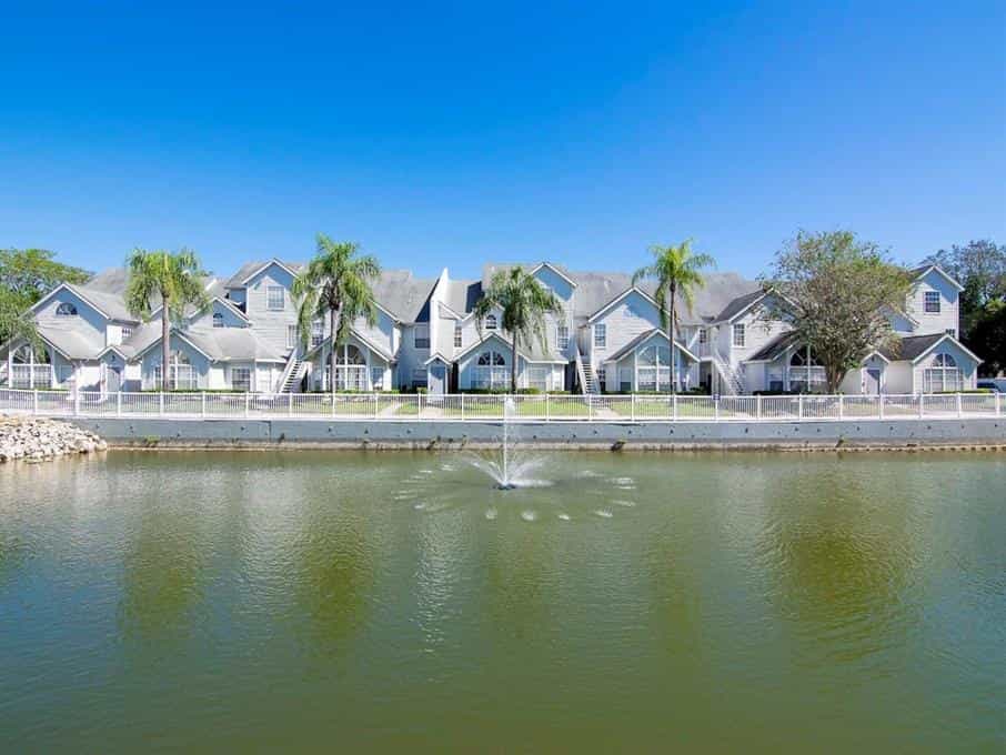 Condominium dans Lac Madeleine, Floride 12310988