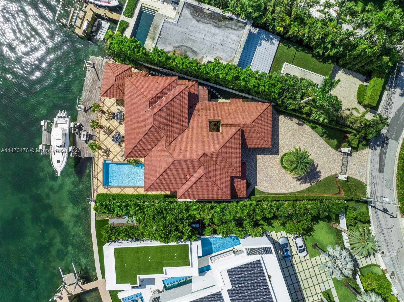 Rumah di pantai Miami, Florida 12311156