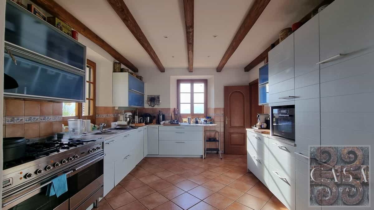 жилой дом в Barga, Tuscany 12311615