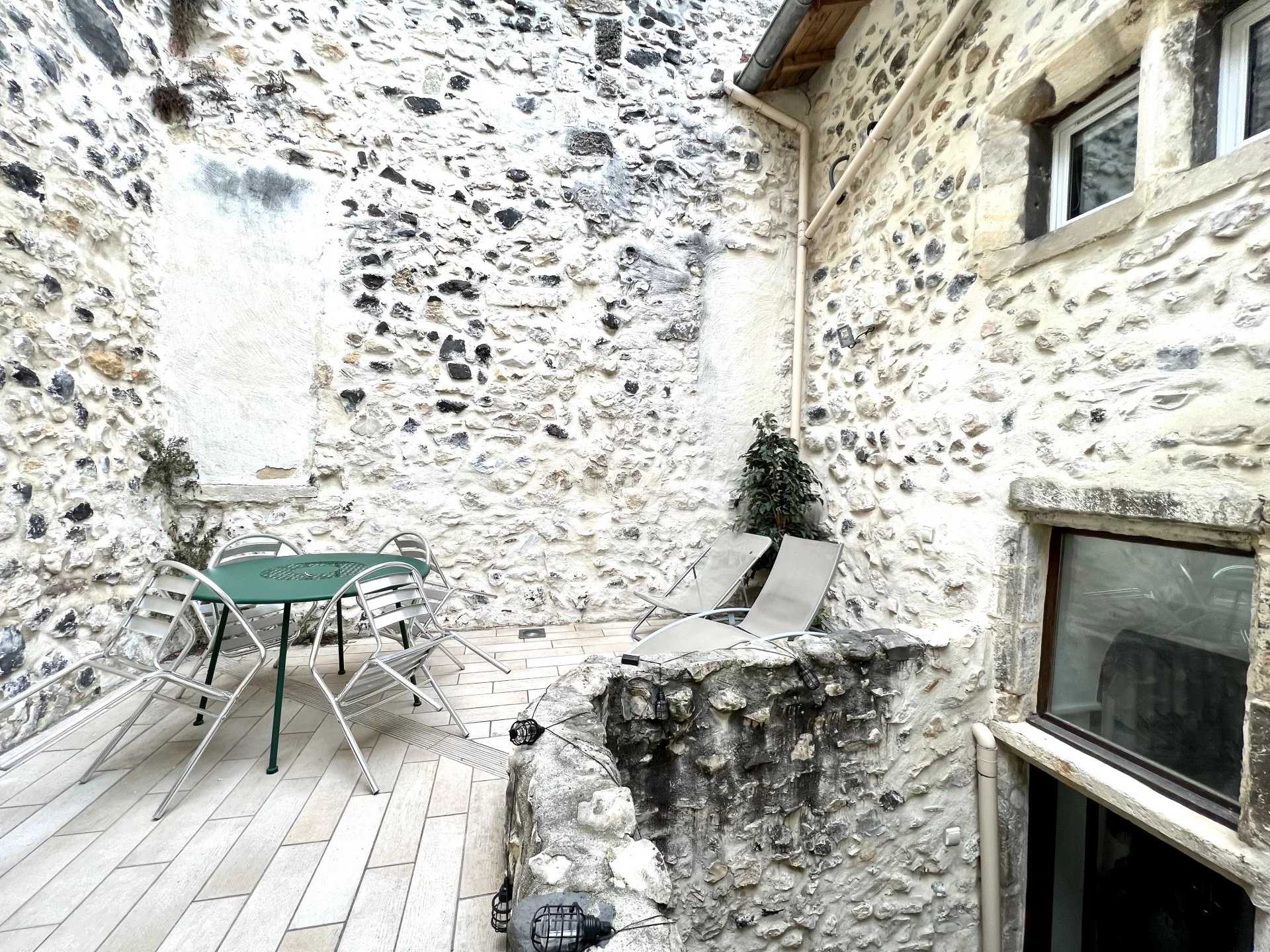 σπίτι σε Rochemaure, Auvergne-Rhone-Alpes 12311633