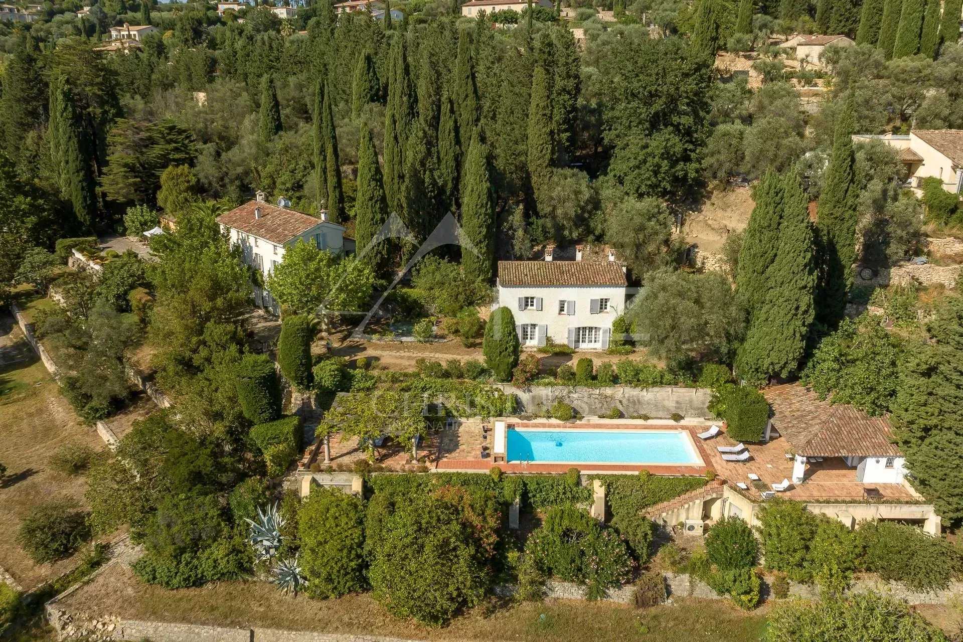 Huis in Grasse, Provence-Alpes-Côte d'Azur 12312113