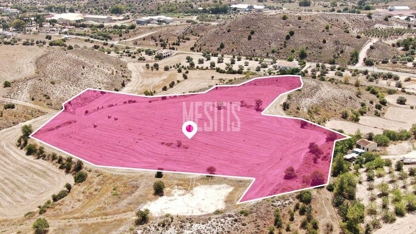 Tanah dalam Agia Varvara, Nicosia 12312276