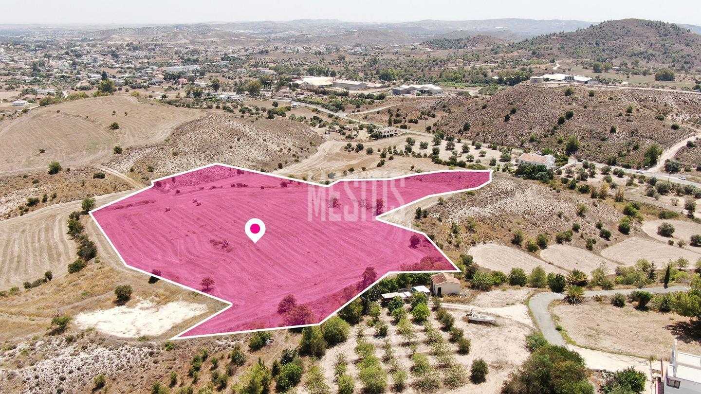 Tanah dalam Agia Varvara, Nicosia 12312276