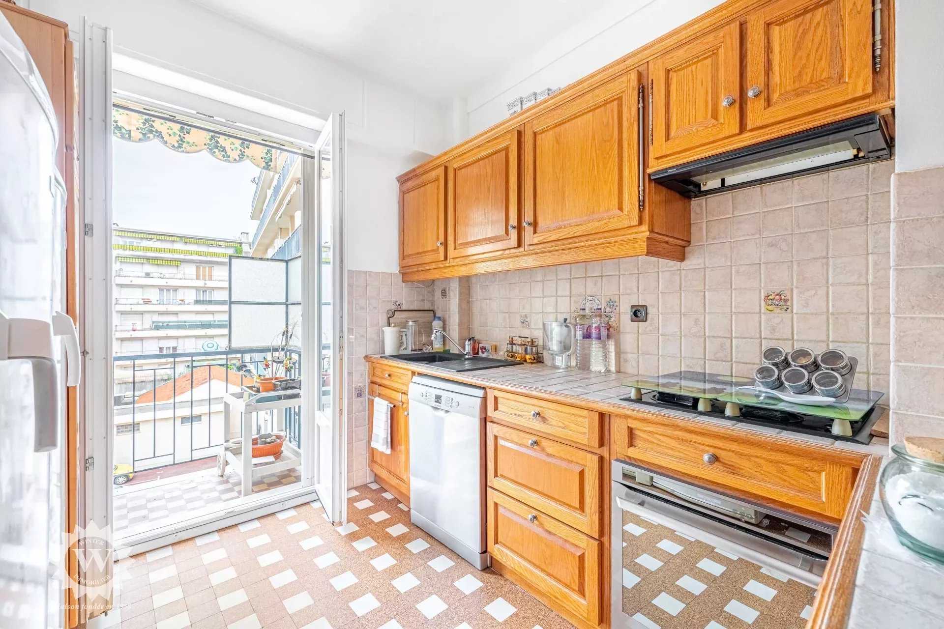 Condominium in Nice, Provence-Alpes-Cote d'Azur 12313810