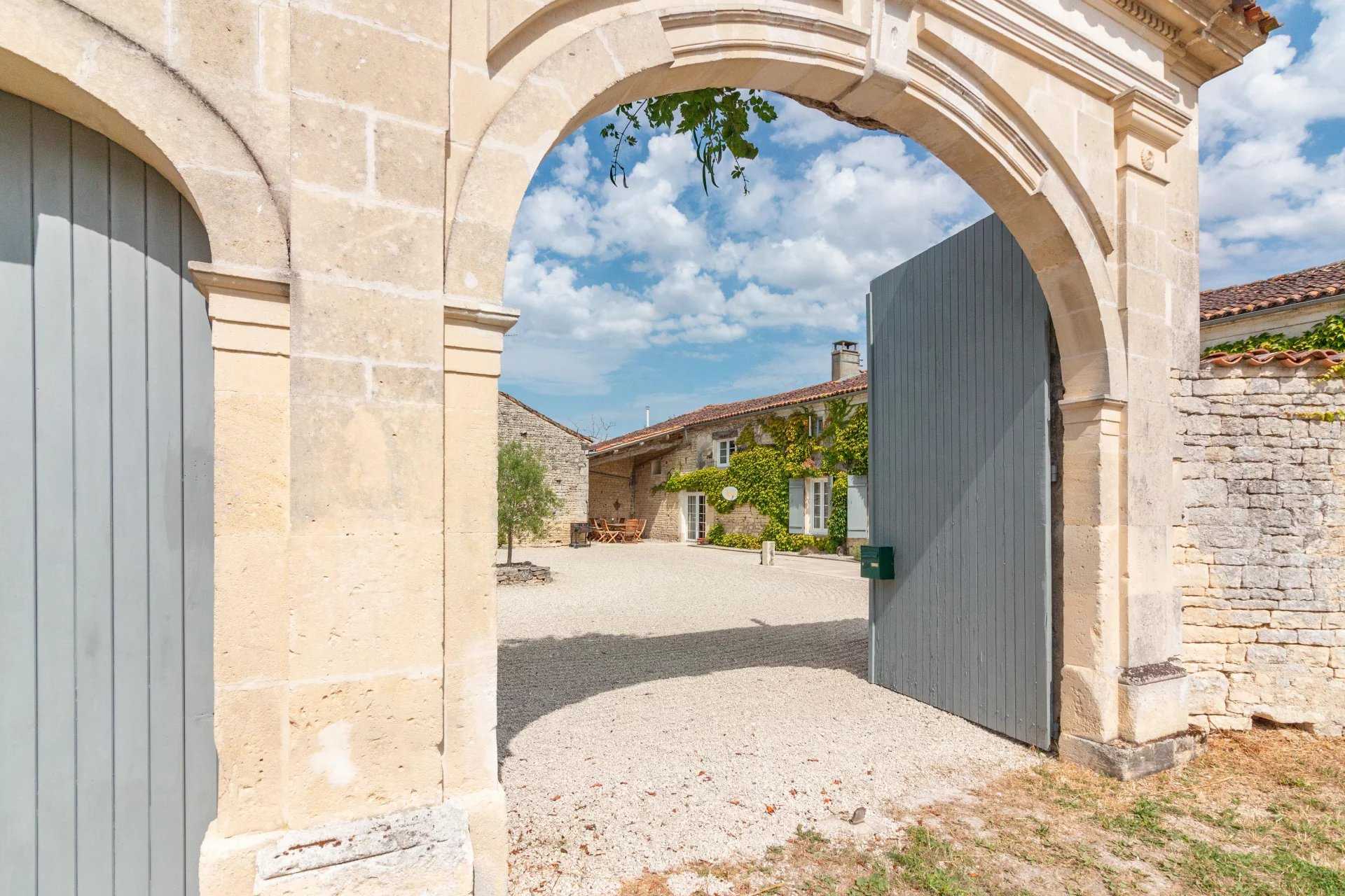 Huis in Matha, Nouvelle-Aquitaine 12315225