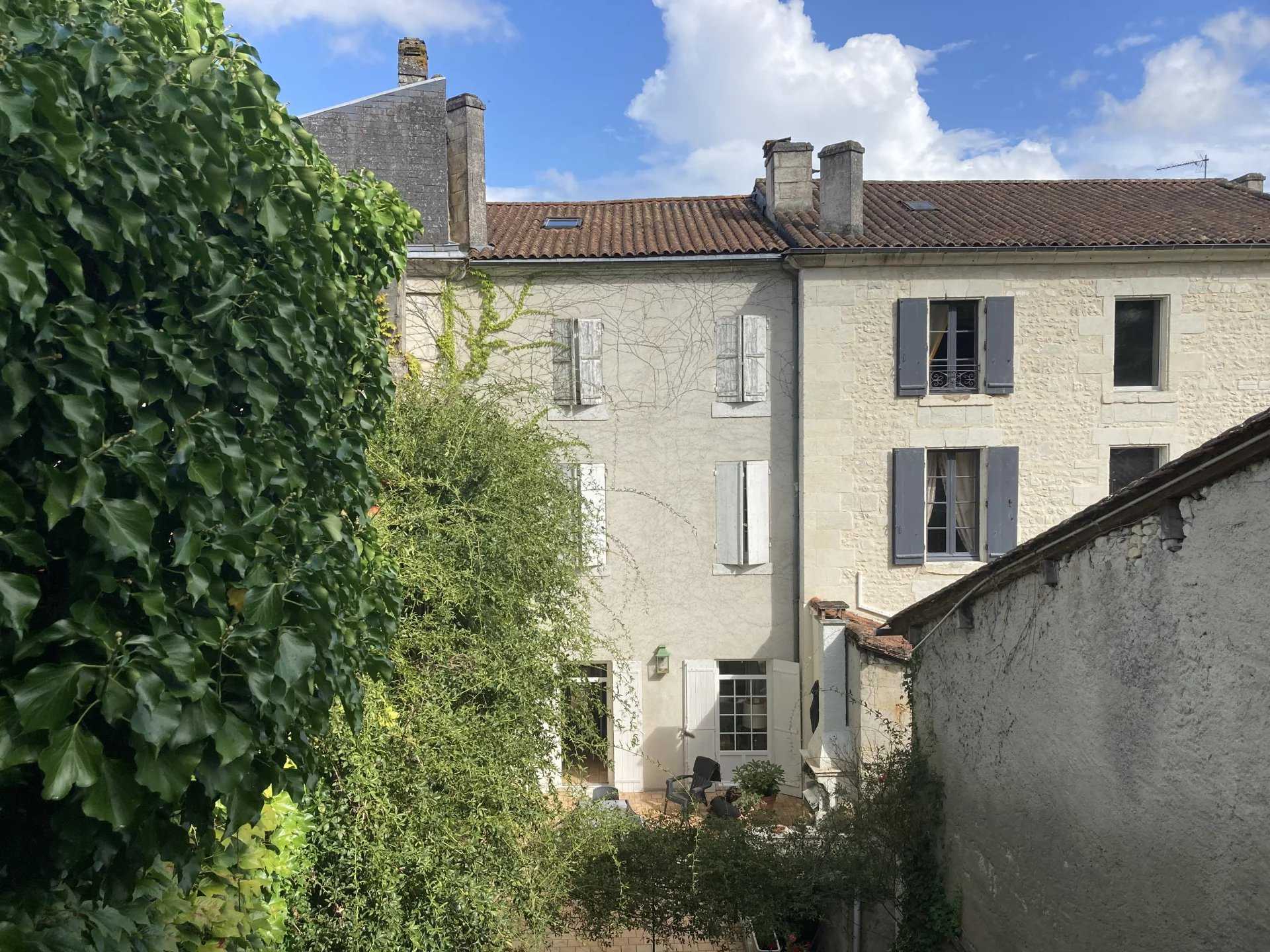 Talo sisään Chalais, Nouvelle-Aquitaine 12315234