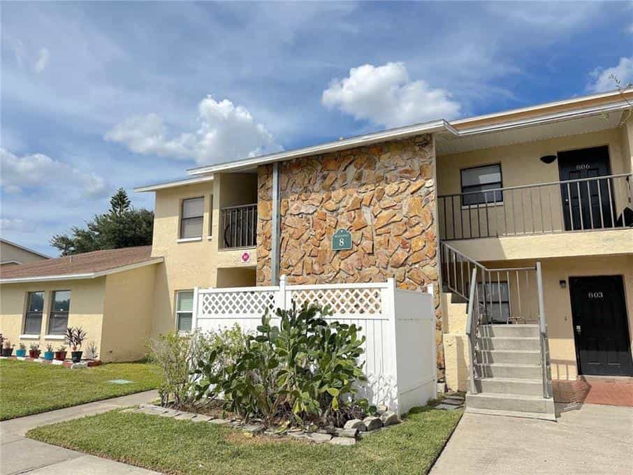 Condominium in Pinellas Park, Florida 12316433