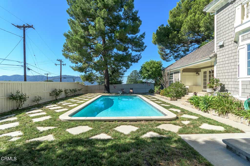 House in La Crescenta-Montrose, California 12316823
