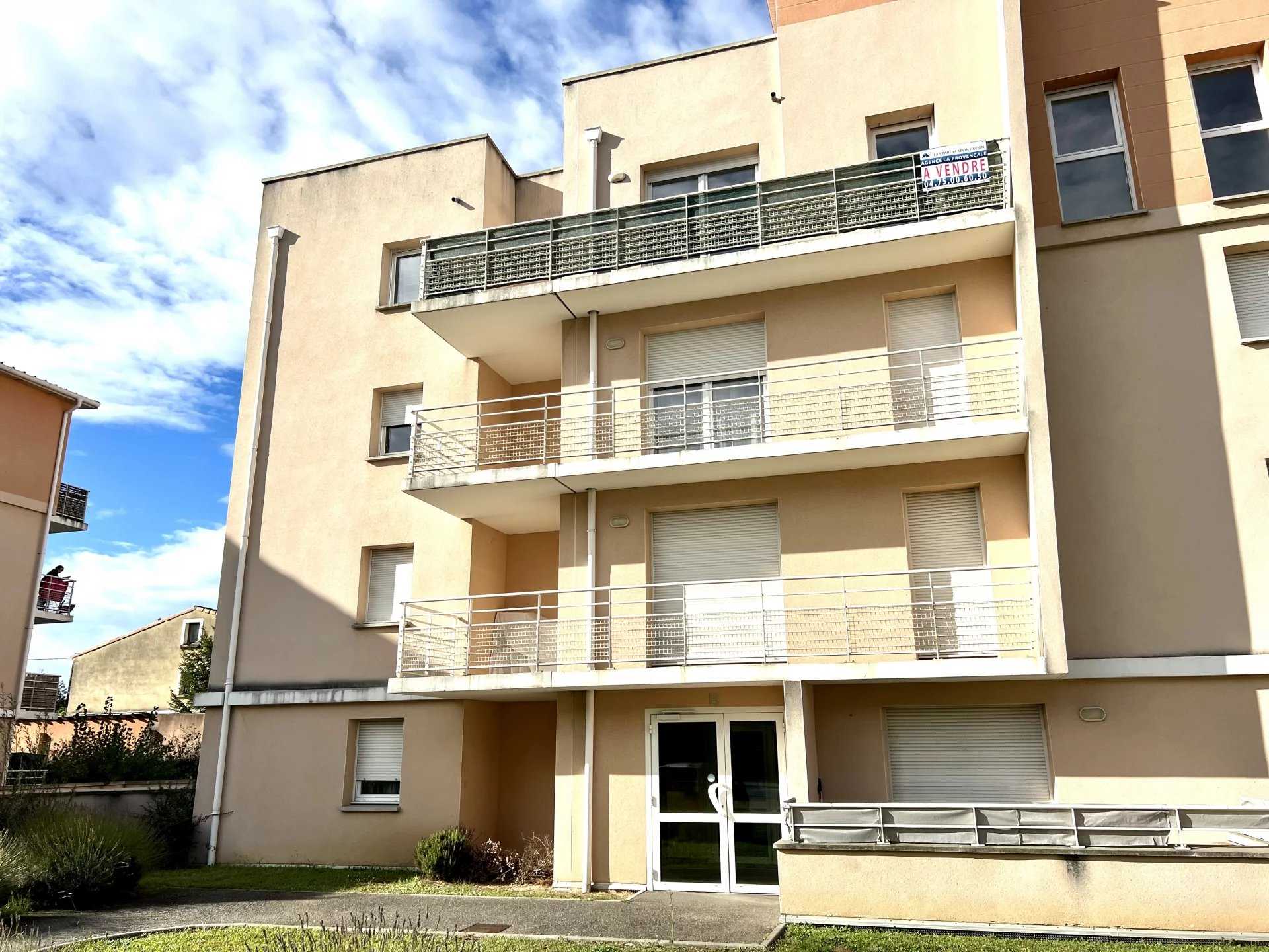Condominium in Montelimar, Auvergne-Rhone-Alpes 12316834
