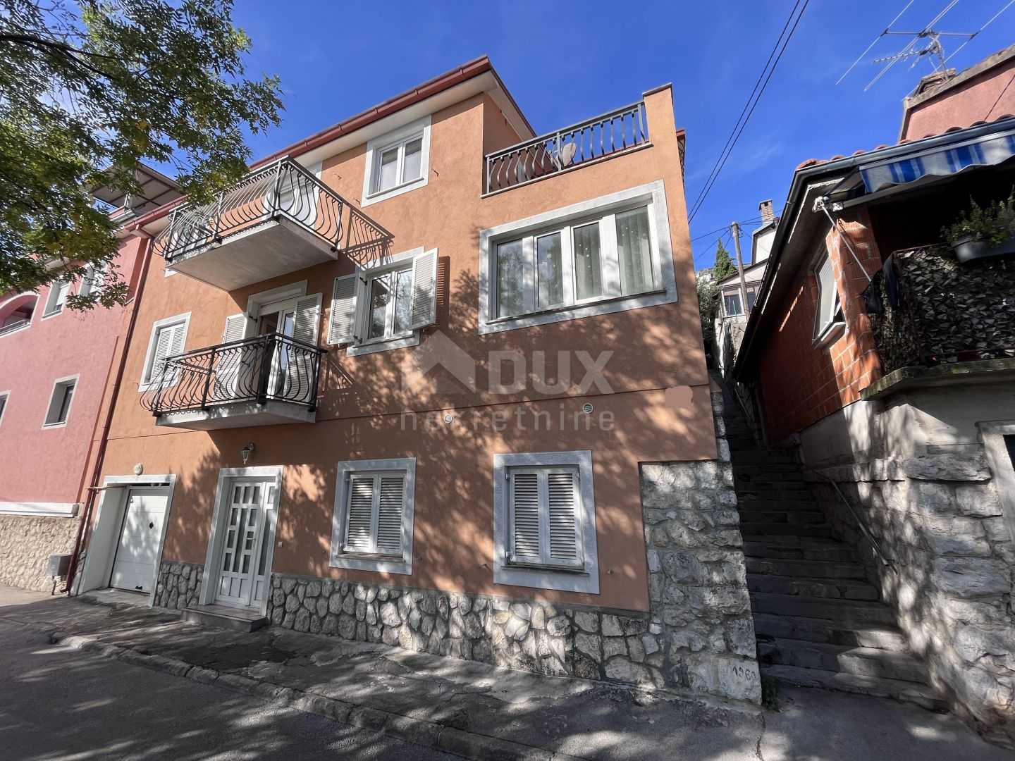 房子 在 Drenova, Primorsko-Goranska Zupanija 12317174