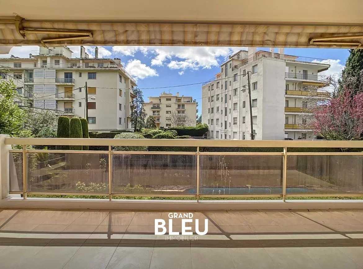 Condominium in Nice, Alpes-Maritimes 12318215