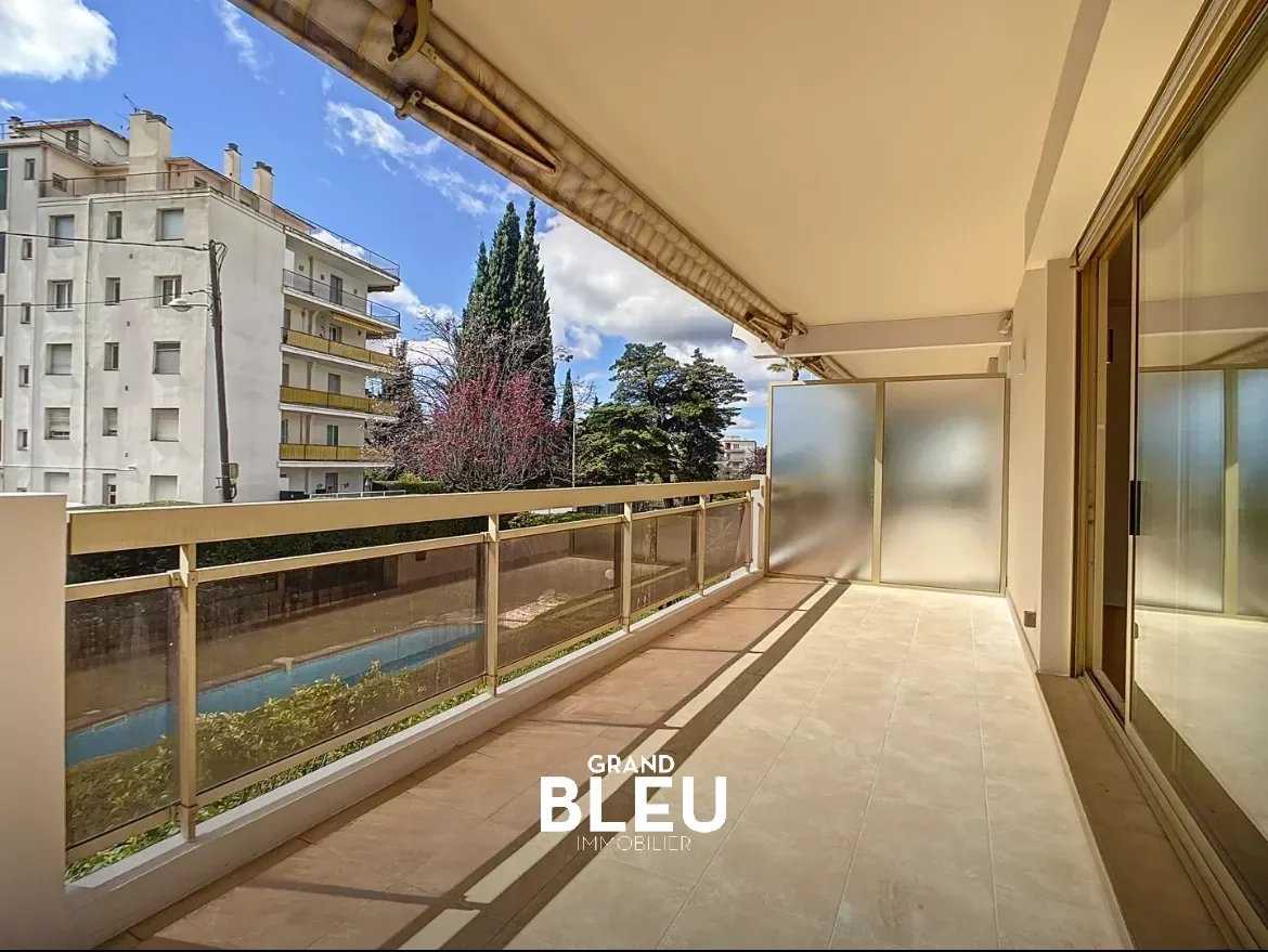 Condominium in Nice, Provence-Alpes-Cote d'Azur 12318215