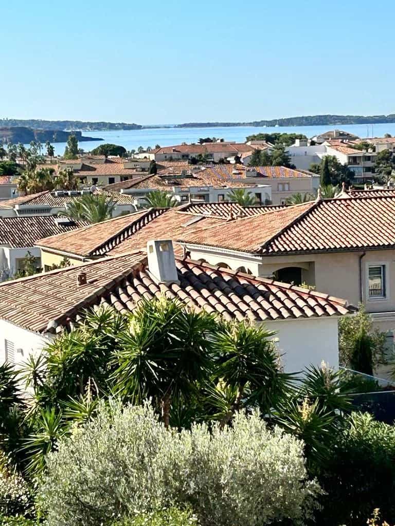 Kondominium dalam Sanary-sur-Mer, Provence-Alpes-Cote d'Azur 12318224