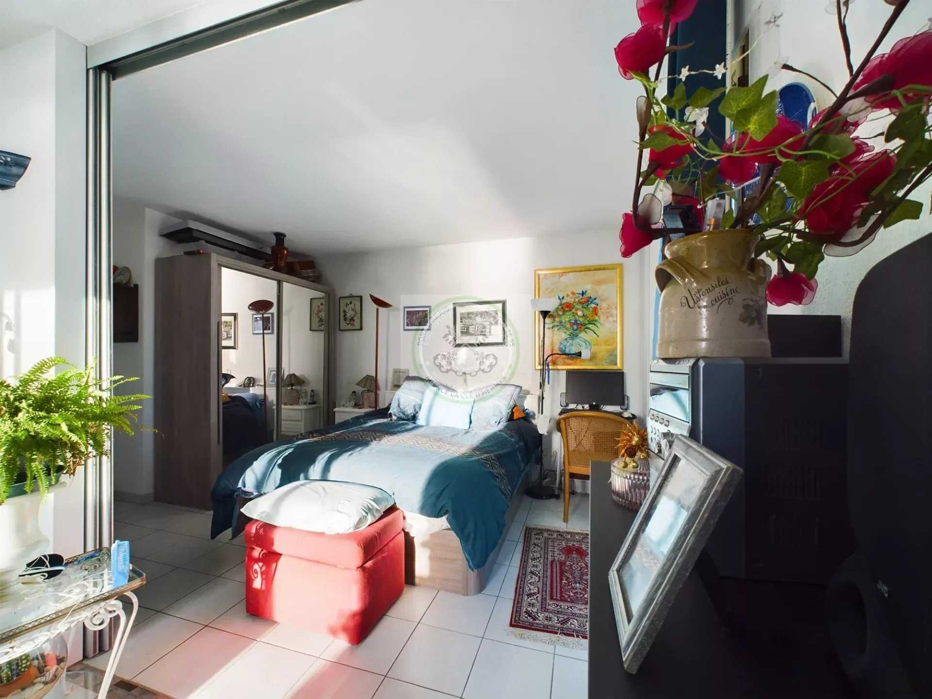 公寓 在 弗雷瑞斯, 普罗旺斯-阿尔卑斯-蓝色海岸 12318284